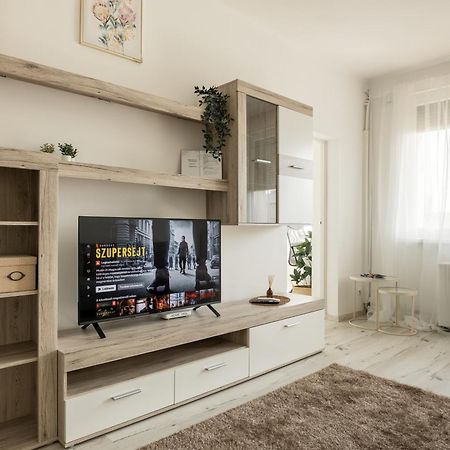 Malompark Apartman With Free Parking 德布勒森 外观 照片