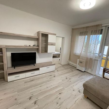 Malompark Apartman With Free Parking 德布勒森 外观 照片