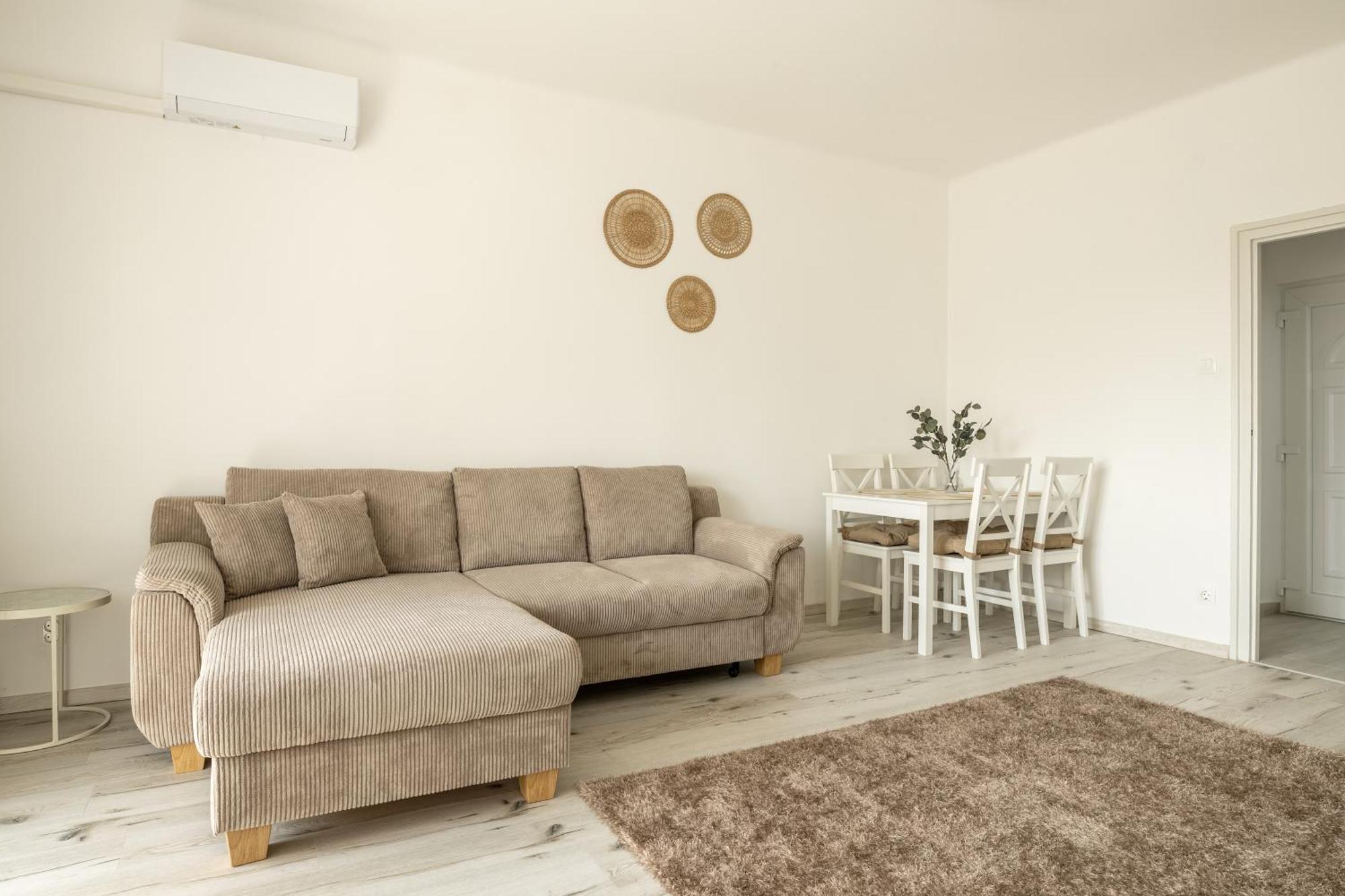 Malompark Apartman With Free Parking 德布勒森 外观 照片