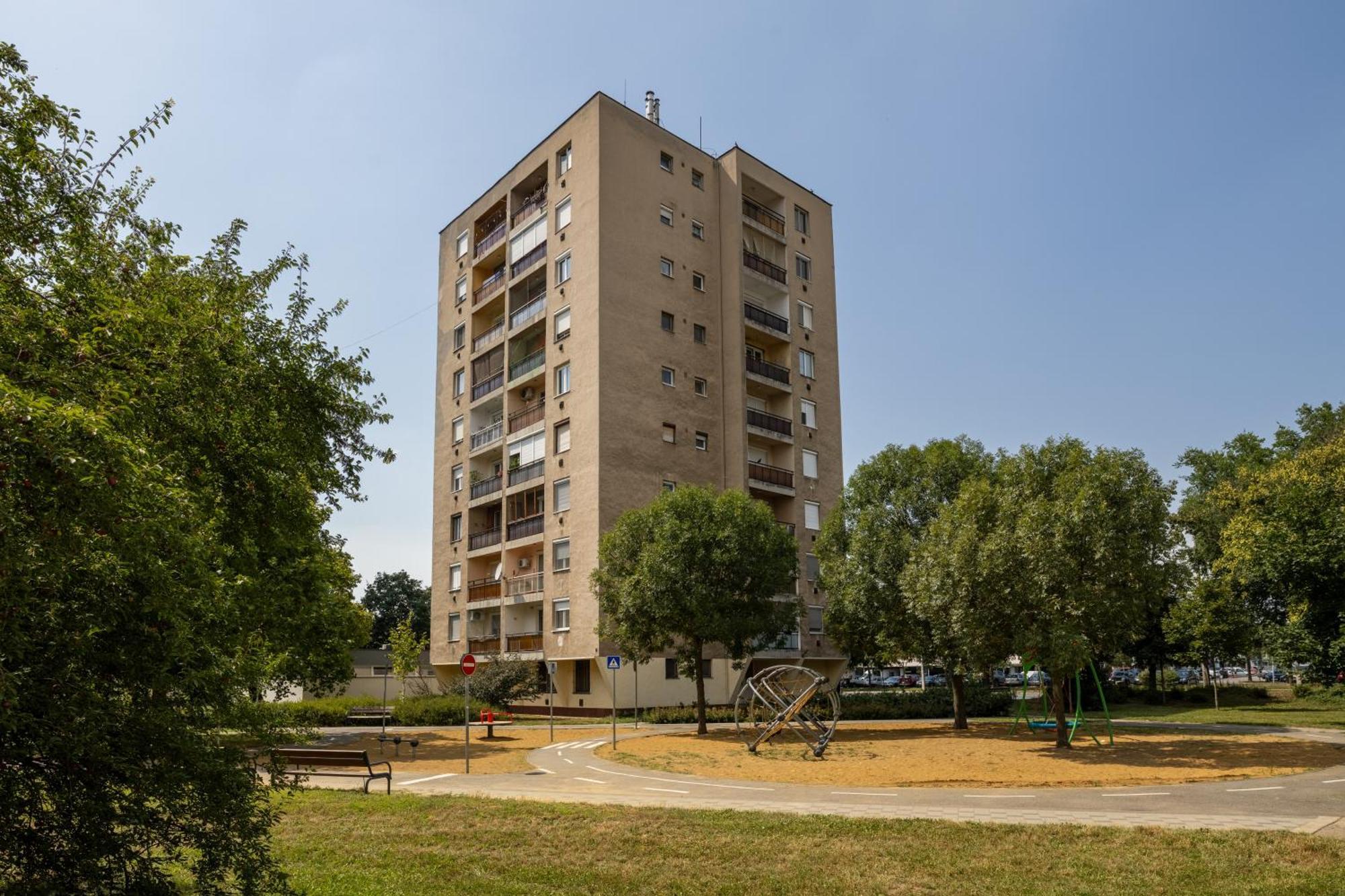Malompark Apartman With Free Parking 德布勒森 外观 照片