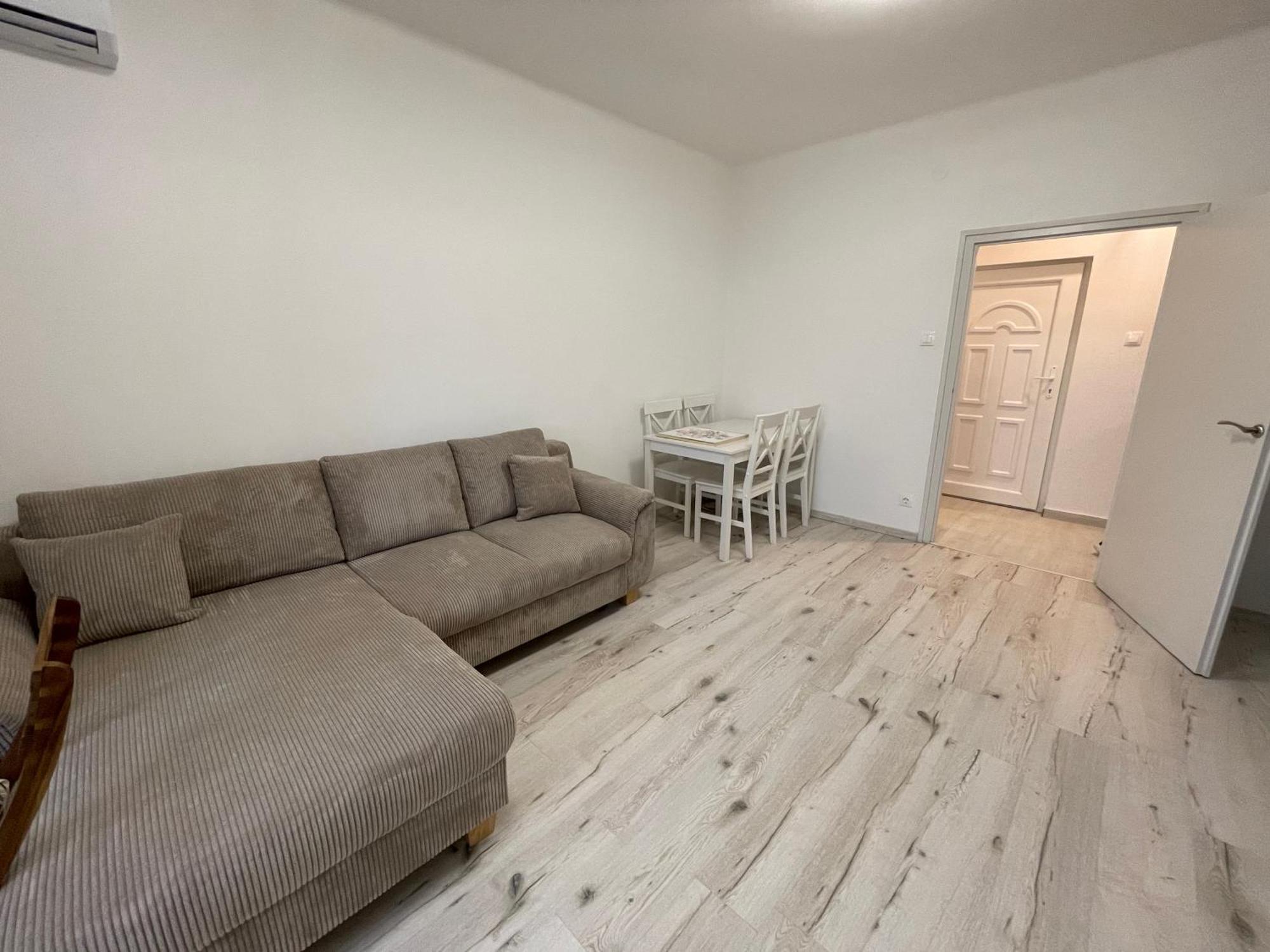 Malompark Apartman With Free Parking 德布勒森 外观 照片